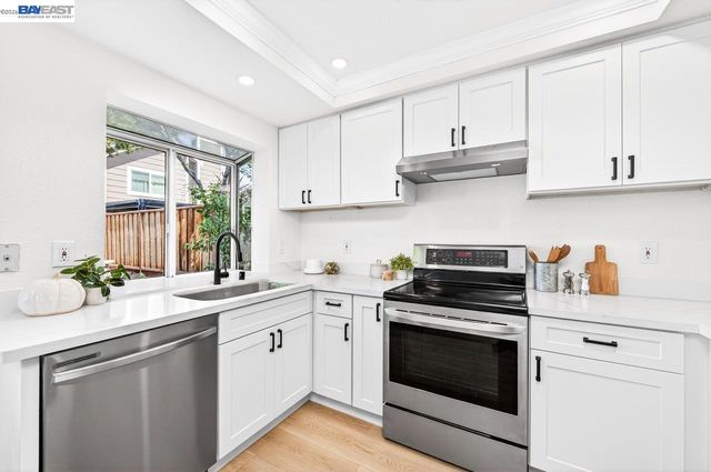 3048 Badger Dr, Pleasanton, CA 94566