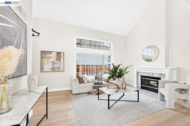 3048 Badger Dr, Pleasanton, CA 94566