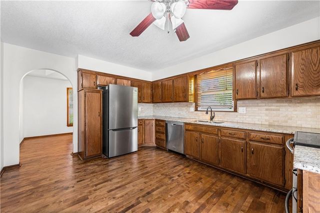 7606 NW 69th Terrace, Kansas City, MO 64152