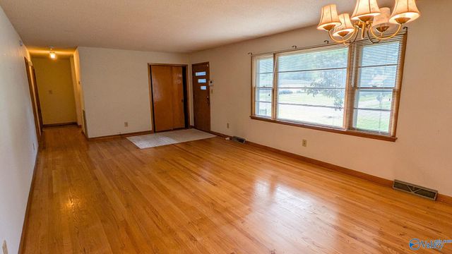 1002 Speake Road NW, Huntsville, AL 35816