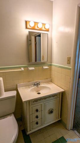 1002 Speake Road NW, Huntsville, AL 35816