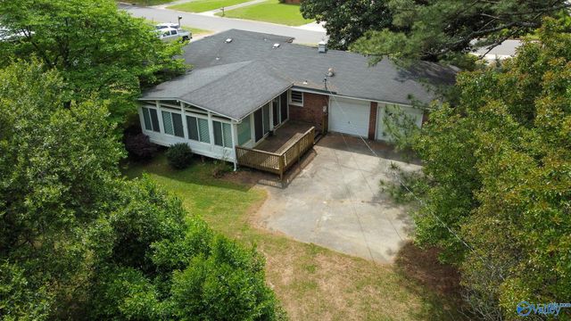 1002 Speake Road NW, Huntsville, AL 35816