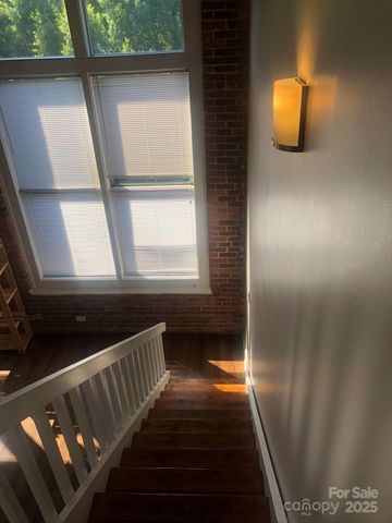 201 S Hoskins Road 328, Charlotte, NC 28208