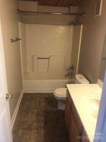 201 S Hoskins Road 328, Charlotte, NC 28208