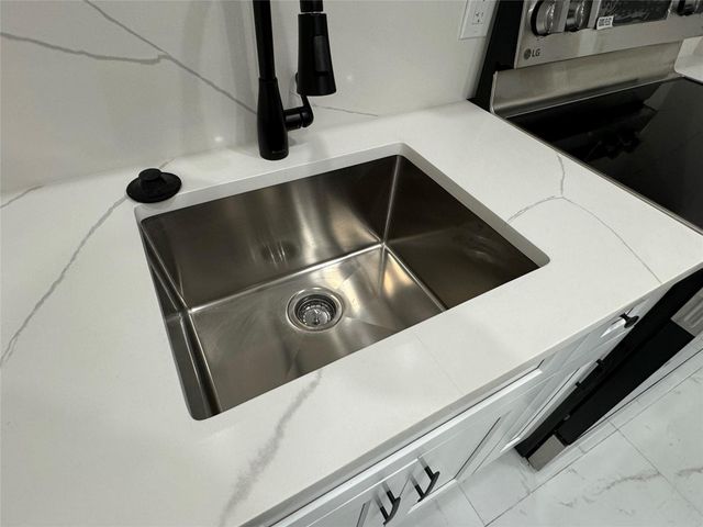 421 NE 21st Court, Wilton Manors, FL 33305