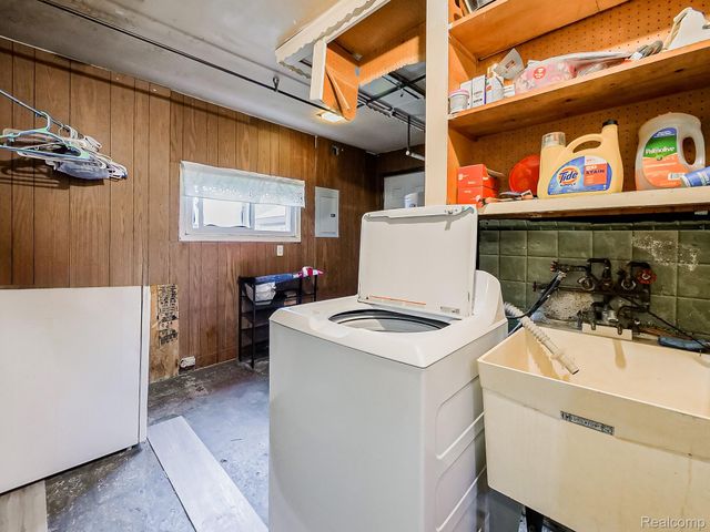 23560 Stewart Avenue, Warren, MI 48089