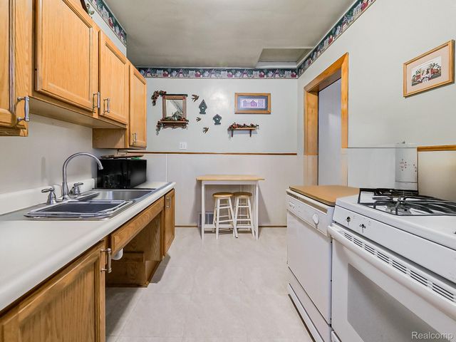 23560 Stewart Avenue, Warren, MI 48089