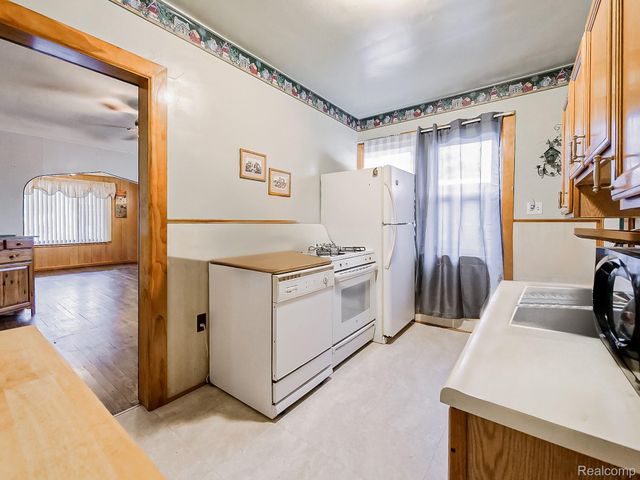 23560 Stewart Avenue, Warren, MI 48089