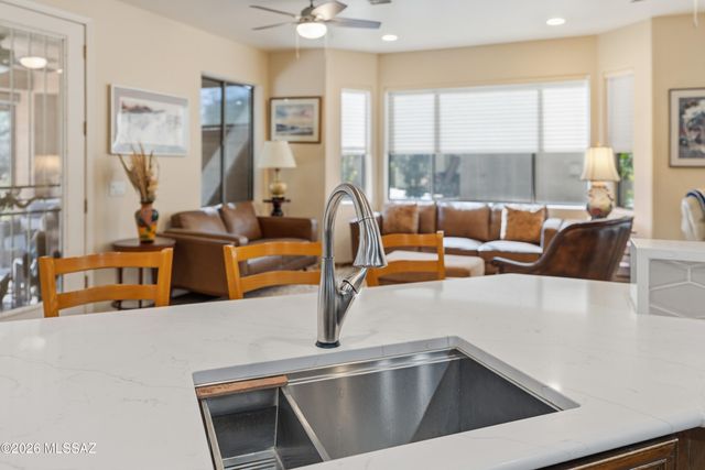 531 W Aspenwood Street, Green Valley, AZ 85614