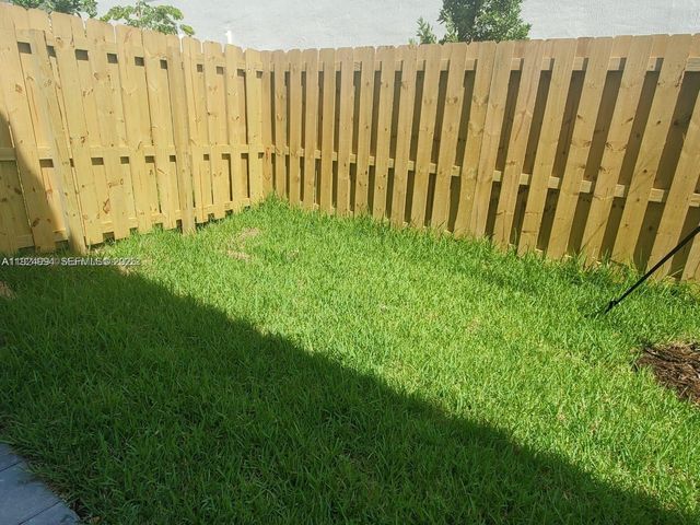 2602 SE 11th St, Homestead, FL 33035