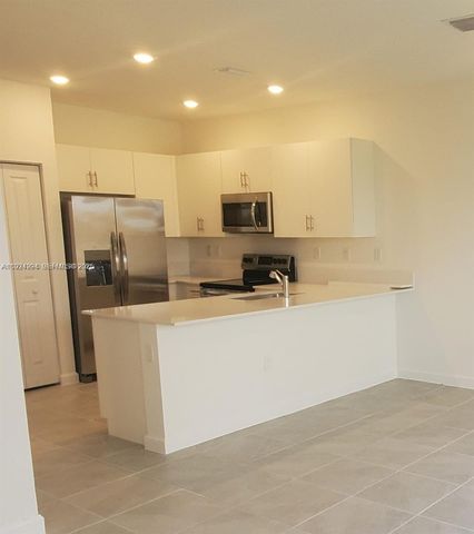 2602 SE 11th St, Homestead, FL 33035