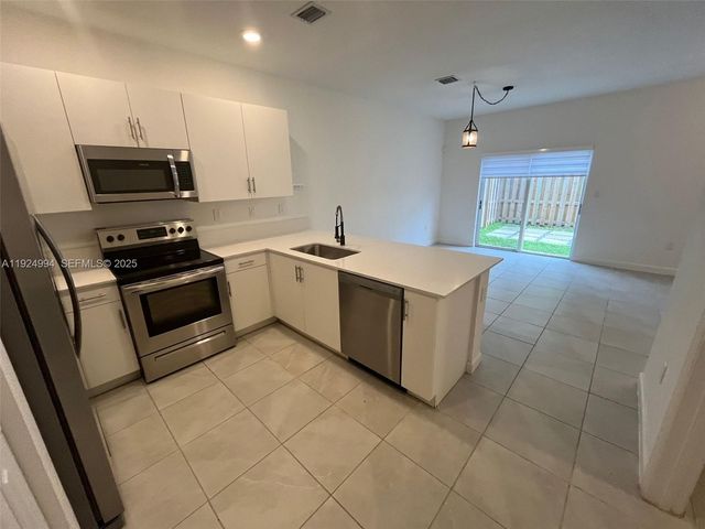 2602 SE 11th St, Homestead, FL 33035