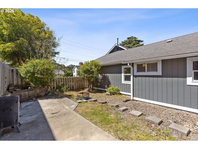 540 Nw 56th St, Newport, OR 97365
