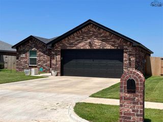 17 LOMA LINDA DRIVE, Electra, TX 76360