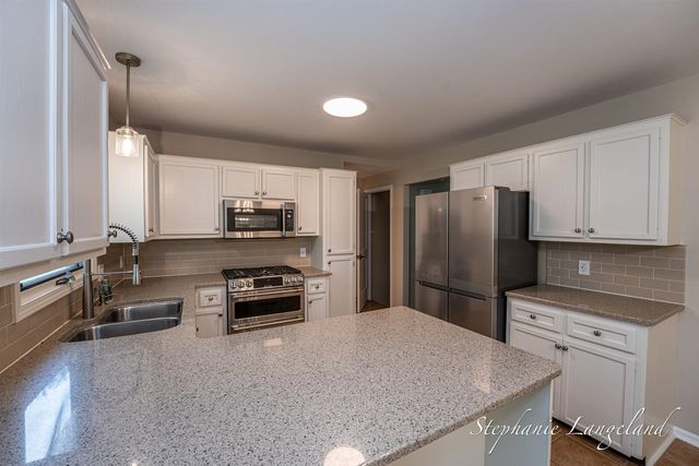 1511 Springbrook Drive, Jenison, MI 49428
