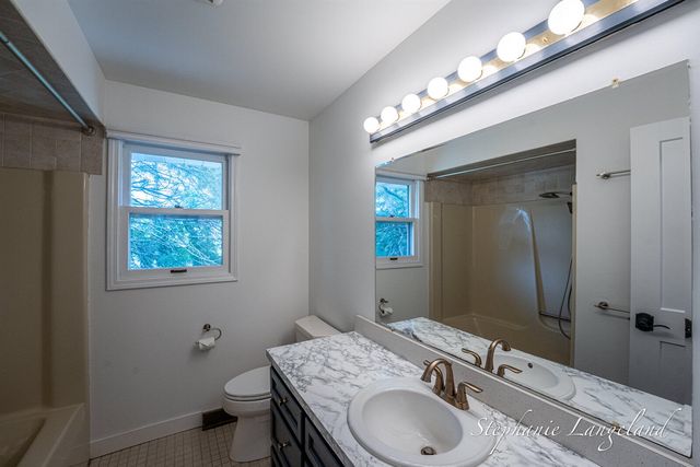 1511 Springbrook Drive, Jenison, MI 49428