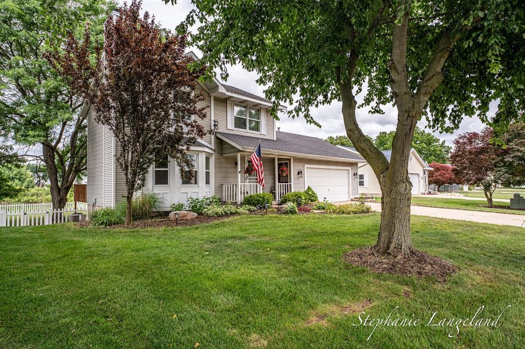 1511 Springbrook Drive, Jenison, MI 49428