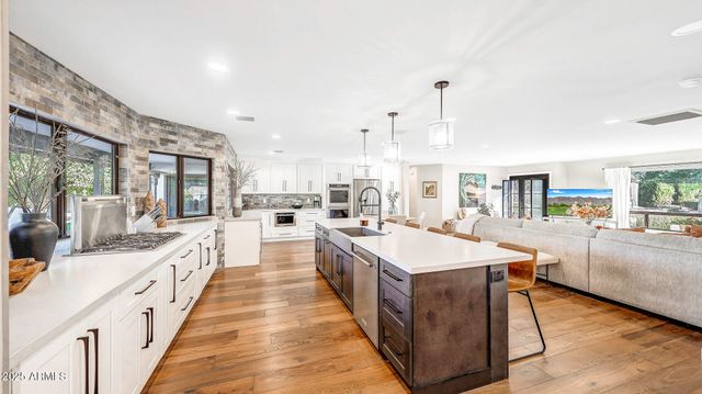 140 E CERCADO Lane, Litchfield Park, AZ 85340