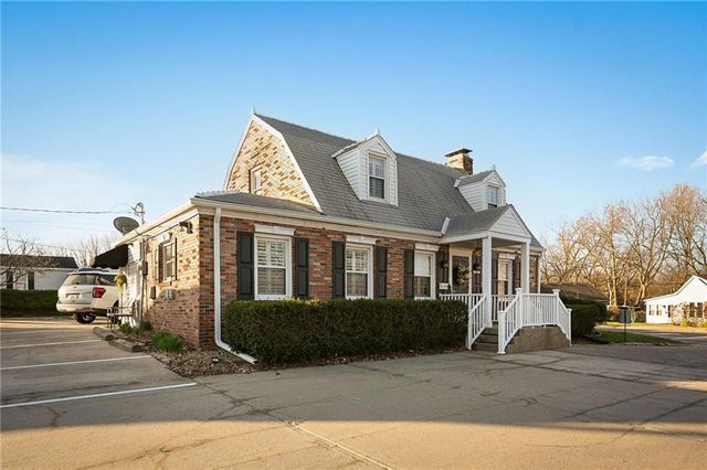 203 SW JEFFERSON Street, Lee's Summit, MO 64063