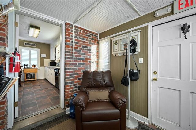 203 SW JEFFERSON Street, Lee's Summit, MO 64063