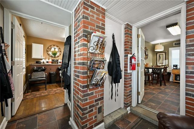 203 SW JEFFERSON Street, Lee's Summit, MO 64063