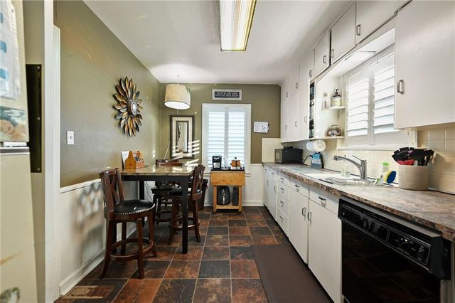 203 SW JEFFERSON Street, Lee's Summit, MO 64063