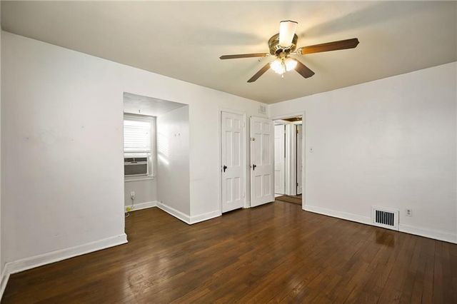 203 SW JEFFERSON Street, Lee's Summit, MO 64063