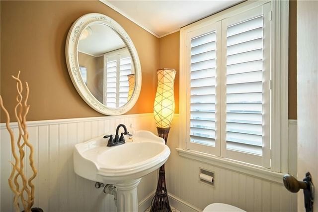 203 SW JEFFERSON Street, Lee's Summit, MO 64063