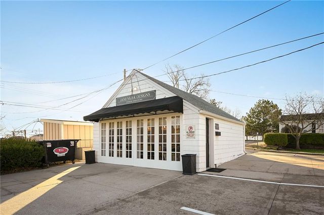 203 SW JEFFERSON Street, Lee's Summit, MO 64063