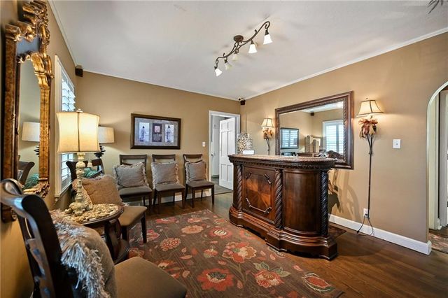 203 SW JEFFERSON Street, Lee's Summit, MO 64063