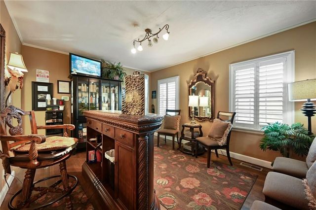 203 SW JEFFERSON Street, Lee's Summit, MO 64063