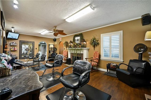 203 SW JEFFERSON Street, Lee's Summit, MO 64063