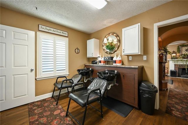 203 SW JEFFERSON Street, Lee's Summit, MO 64063