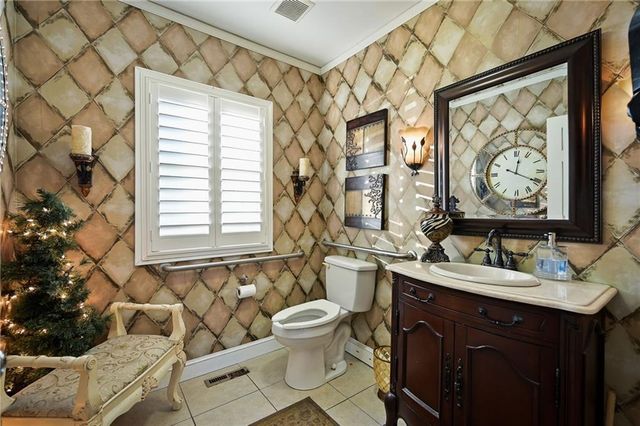 203 SW JEFFERSON Street, Lee's Summit, MO 64063