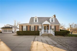 203 SW JEFFERSON Street, Lee's Summit, MO 64063
