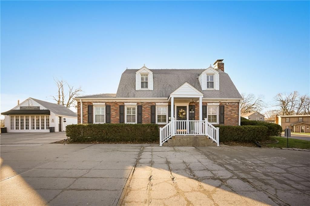 203 SW JEFFERSON Street, Lee's Summit, MO 64063