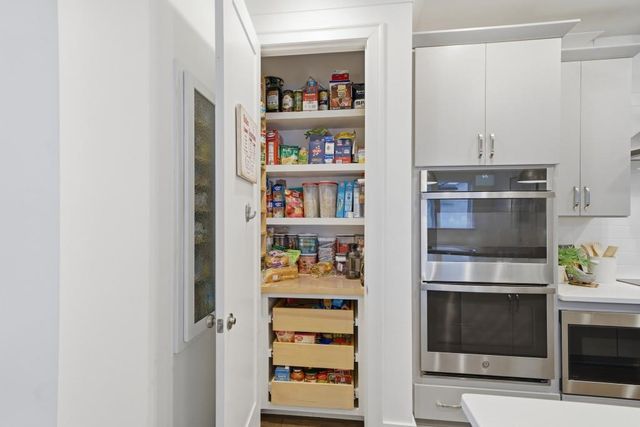 209 Floral Valley Drive, Woodstock, GA 30188