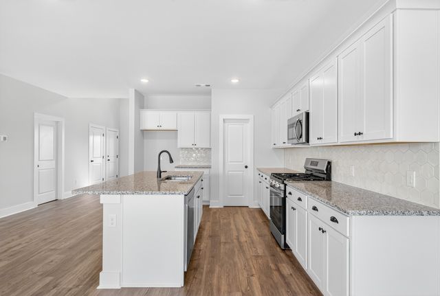 3911 Trinity Woods Rd, Columbia, TN 38401