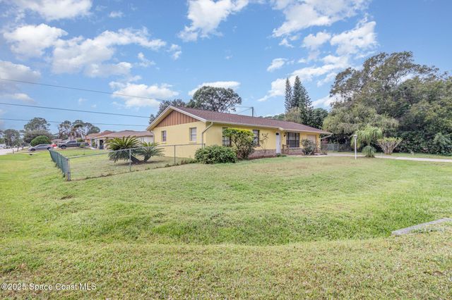 660 Grandeur Street SE, Palm Bay, FL 32909