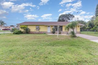 660 Grandeur Street SE, Palm Bay, FL 32909