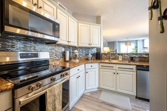 11780 Saint Andrews Pl 208, Wellington, FL 33414