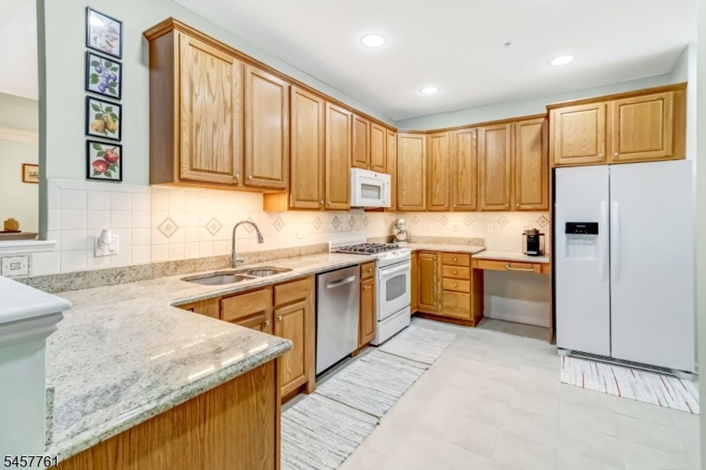5223 Warrens Way, Wanaque Boro, NJ 07465 — photo 2
