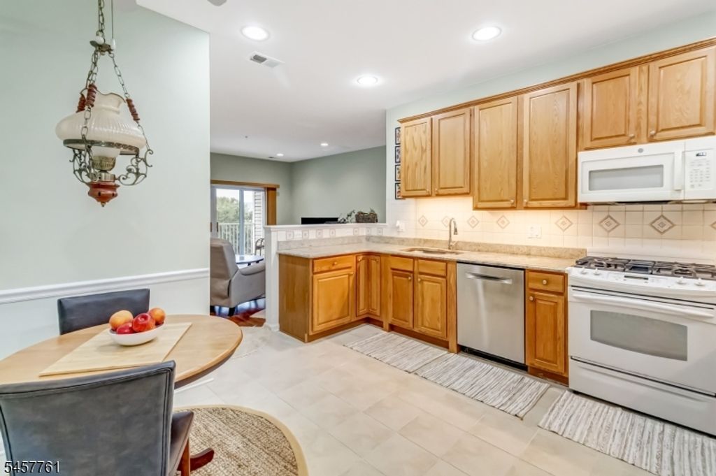 5223 Warrens Way, Wanaque Boro, NJ 07465 — photo 3