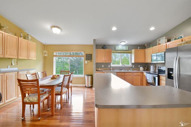 29229 Hunter Court, Brownstown Twp, MI 48183