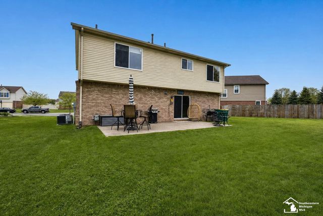 29229 Hunter Court, Brownstown Twp, MI 48183