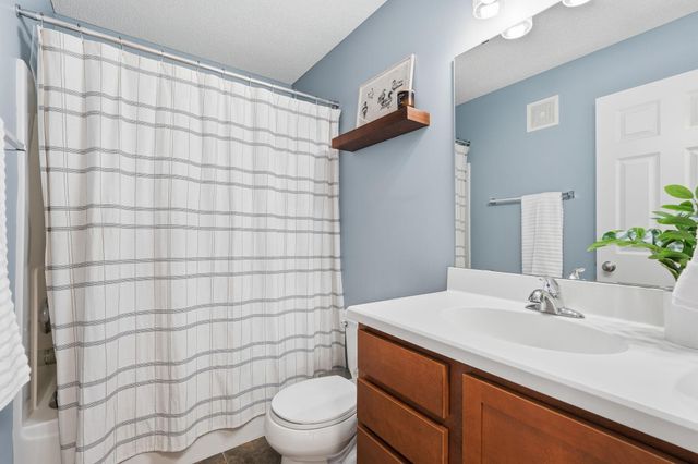 4605 Victor Path 1, Hugo, MN 55038