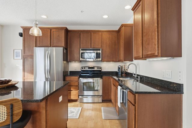 4605 Victor Path 1, Hugo, MN 55038