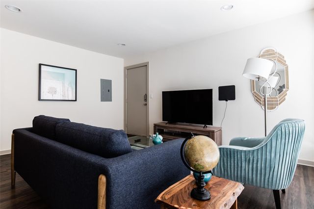 2806 Reagan Street 102, Dallas, TX 75219