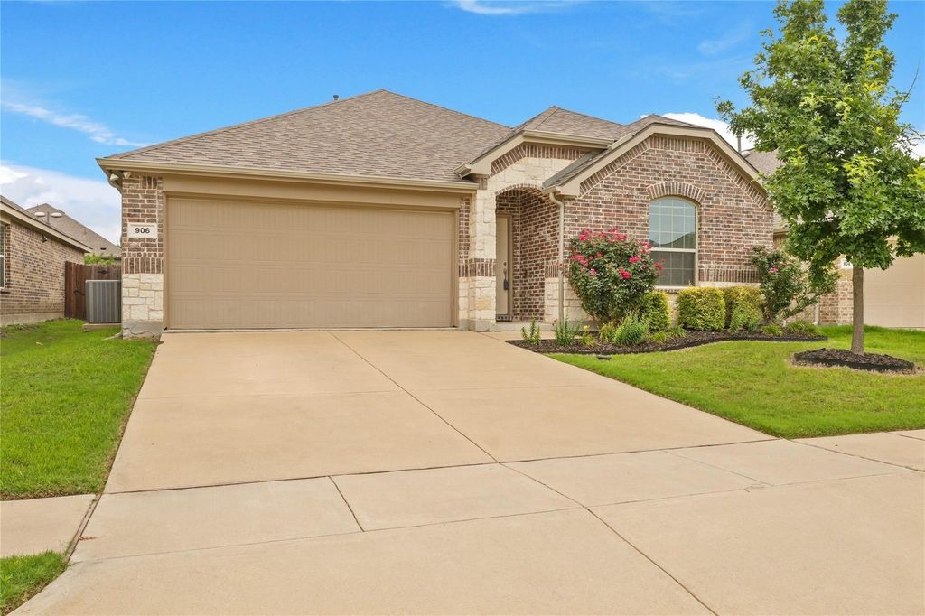 906 Silverbell Street, Princeton, TX 75407