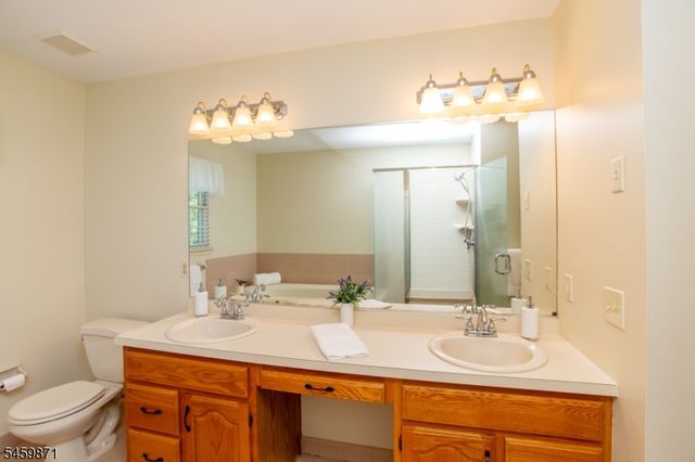 25 Farmhouse Rd, Alexandria Twp., NJ 08848